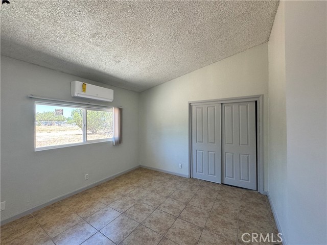 16209 Juniper Street, Hesperia CA: https://media.crmls.org/medias/1e59eebd-6fbd-41d9-a3d3-e811fb0e406b.jpg