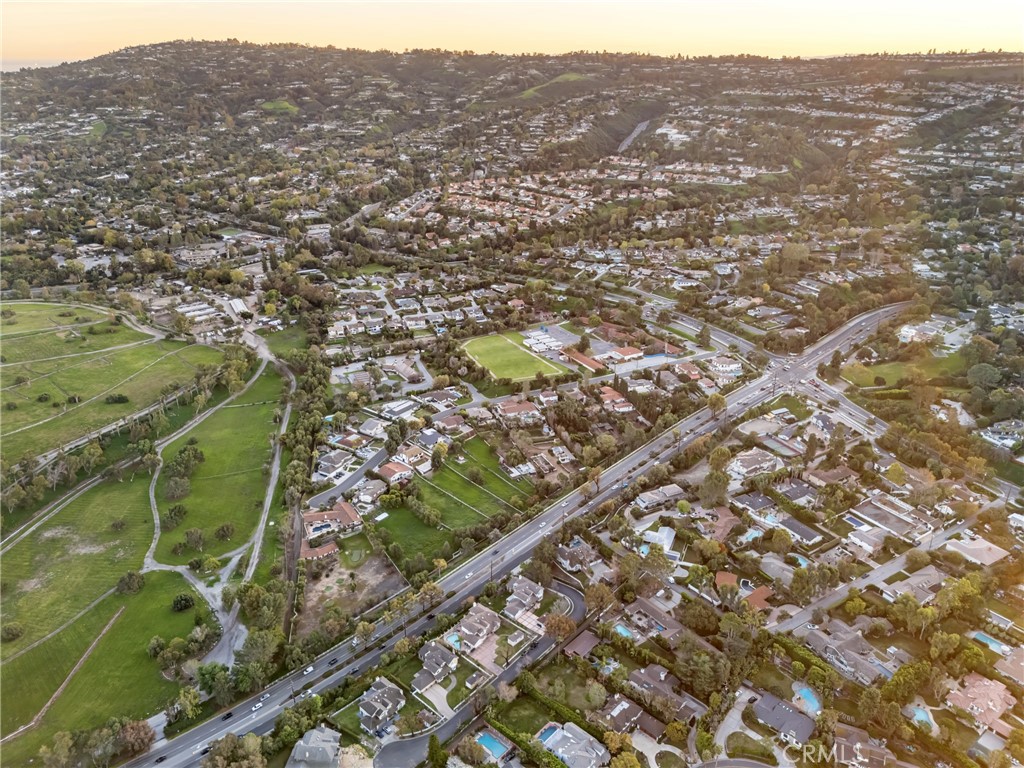 https://media.crmls.org/medias/1e5a3554-575a-40a8-871c-e6c1ad85f8ce.jpg?preset=X-Large