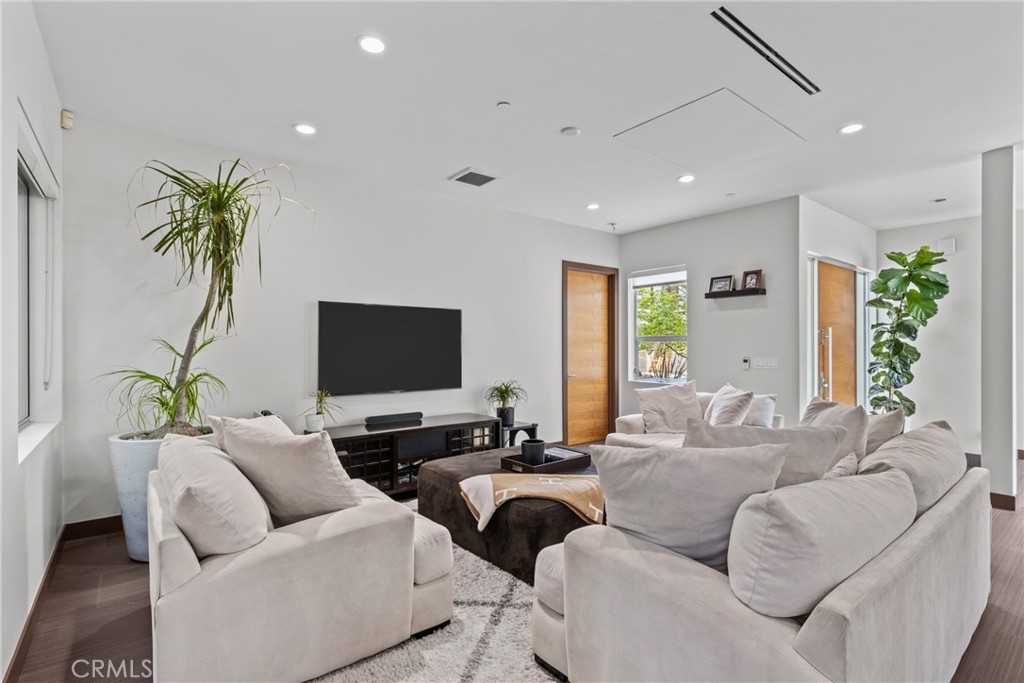 MLS #SR25260301 image #3