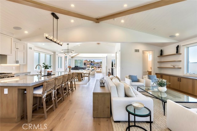 Detail Gallery Image 8 of 31 For 931 Duncan Ave, Manhattan Beach,  CA 90266 - 6 Beds | 5/2 Baths