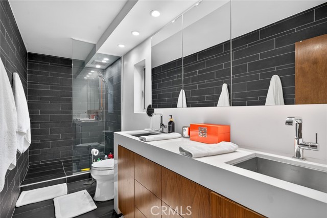 Detail Gallery Image 23 of 62 For 219 Colton, Newport Beach,  CA 92663 - 4 Beds | 3 Baths