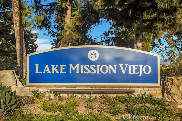 13 Arborside Way, Mission Viejo CA: https://media.crmls.org/medias/1e5d16de-70e7-437e-ae47-7a2ceb916f02.jpg