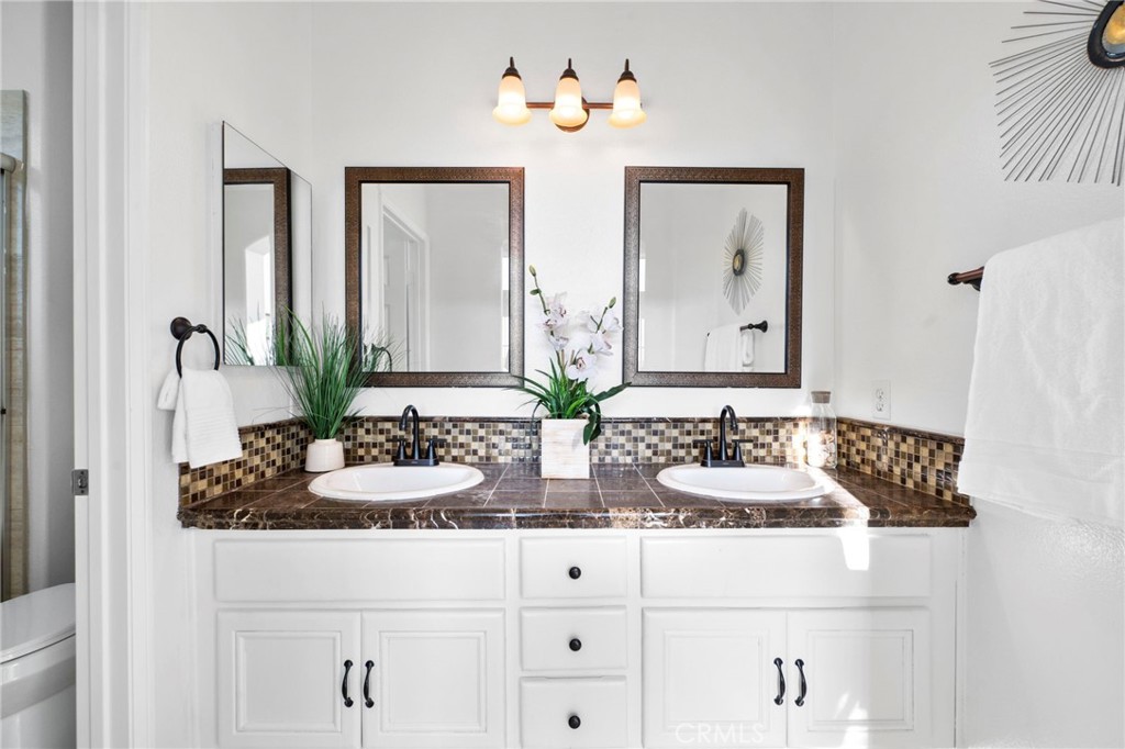 1e5d1a8f Da80 4ae4 9e28 F5957b88441b