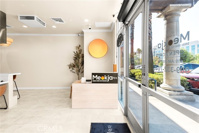 1078 E Hospitality Lane, San Bernardino CA: https://media.crmls.org/medias/1e5d9643-5b69-405e-b216-1e7cdfae1e6e.jpg