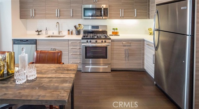 Detail Gallery Image 5 of 75 For 150 Van Ness Ave #0236,  San Francisco,  CA 94102 - 2 Beds | 2 Baths