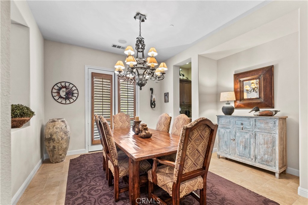 https://media.crmls.org/medias/1e5f0862-da4a-40fc-bae3-1cd1dc629109.jpg?preset=X-Large