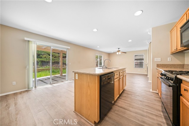 Detail Gallery Image 12 of 44 For 32057 Meadow Wood Ln, Lake Elsinore,  CA 92532 - 4 Beds | 2/1 Baths