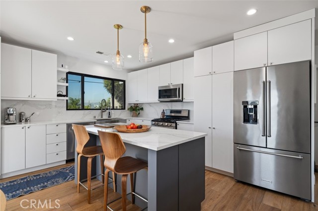2329 Vineyard Avenue, Los Angeles CA: https://media.crmls.org/medias/1e609726-2a3b-4bf2-baf9-930fe2850740.jpg