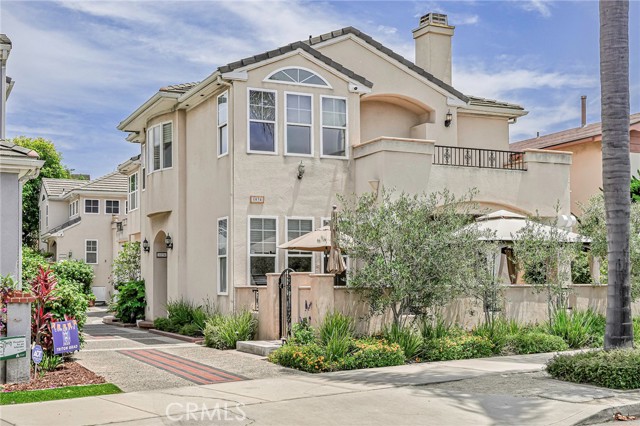 1034 Isabella Avenue, Coronado CA: https://media.crmls.org/medias/1e609d7b-b7bb-4744-b8e4-a46310818135.jpg
