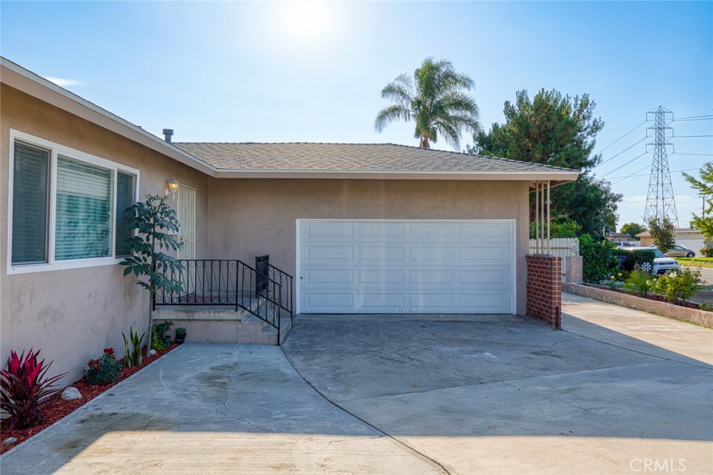 2118 W Crestwood Lane