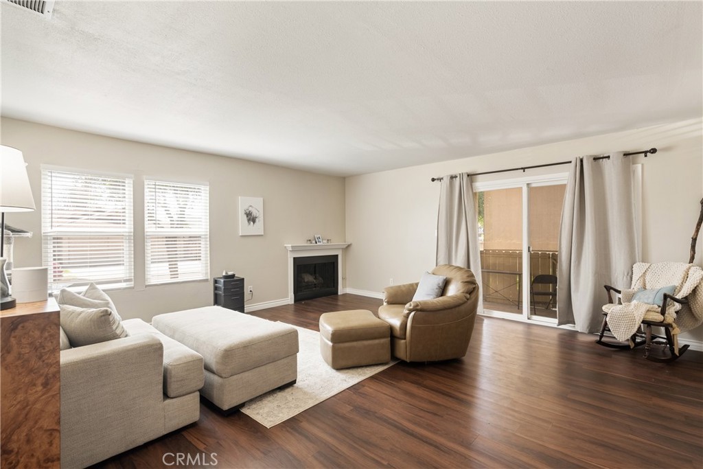 215 E Navilla Place