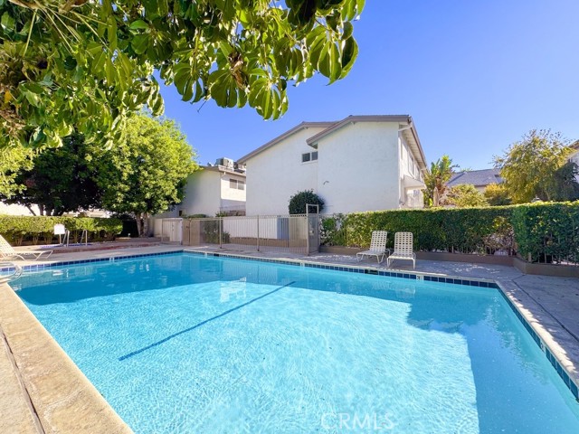 Detail Gallery Image 16 of 22 For 18547 Collins St #B24,  Tarzana,  CA 91356 - 2 Beds | 2 Baths