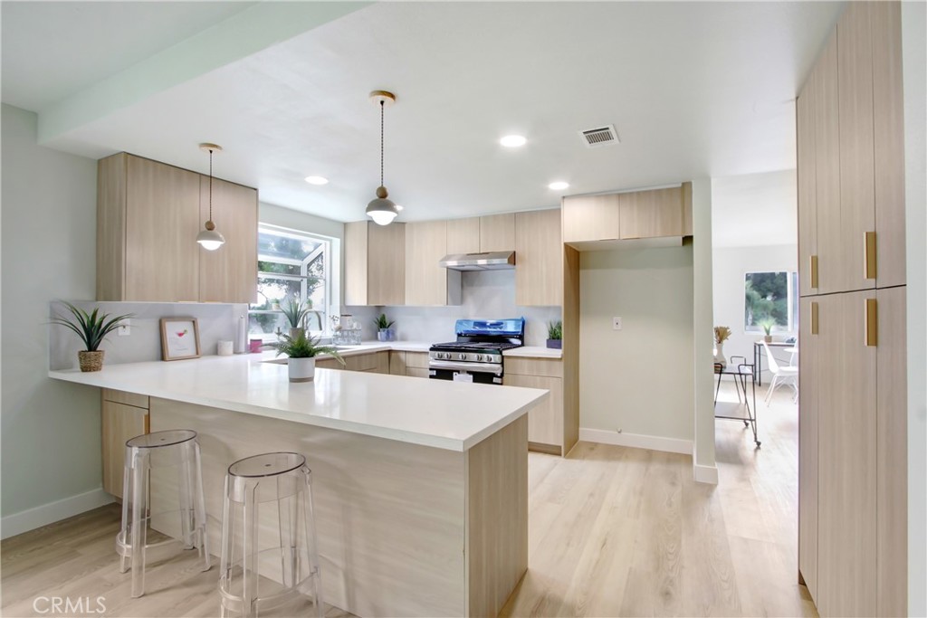 MLS #WS25252579 image #14