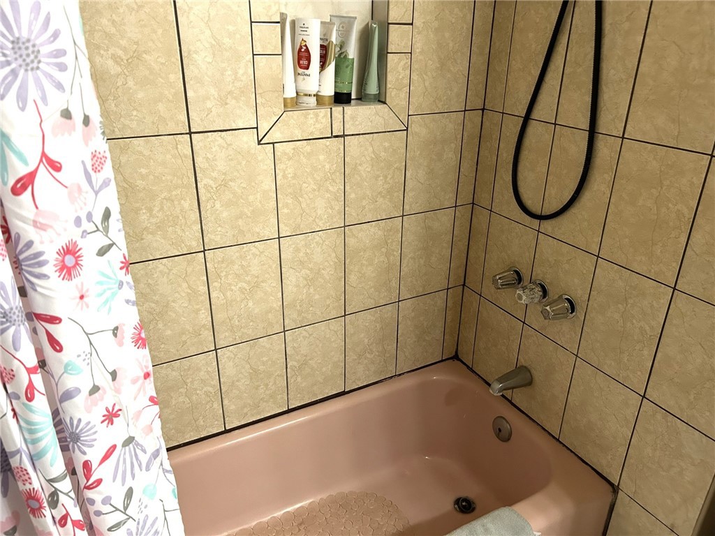 https://media.crmls.org/medias/1e64752e-c8b5-4eda-b807-4e139ec2eb76.jpg?preset=X-Large