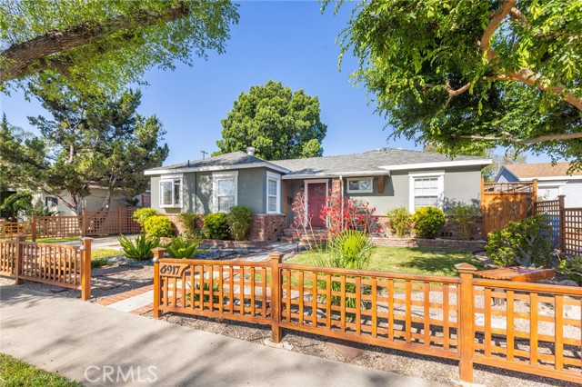 Detail Gallery Image 2 of 23 For 6917 Enfield Ave, Reseda,  CA 91335 - 3 Beds | 2 Baths
