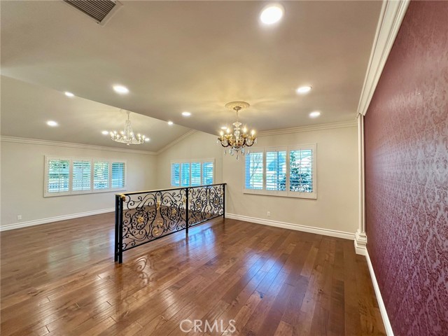 Detail Gallery Image 5 of 18 For 13330 Killion St, Sherman Oaks,  CA 91401 - 4 Beds | 3 Baths