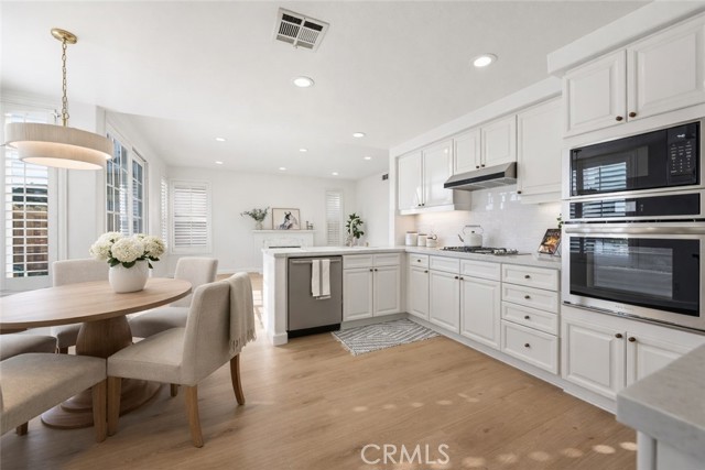 Detail Gallery Image 14 of 49 For 1394 La Culebra Cir, Camarillo,  CA 93012 - 4 Beds | 2/1 Baths