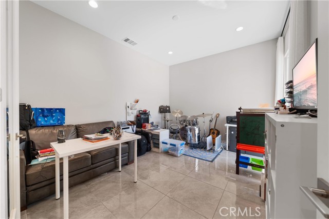 Detail Gallery Image 20 of 73 For 8826 Justify Dr, Rancho Cucamonga,  CA 91701 - 5 Beds | 5/1 Baths