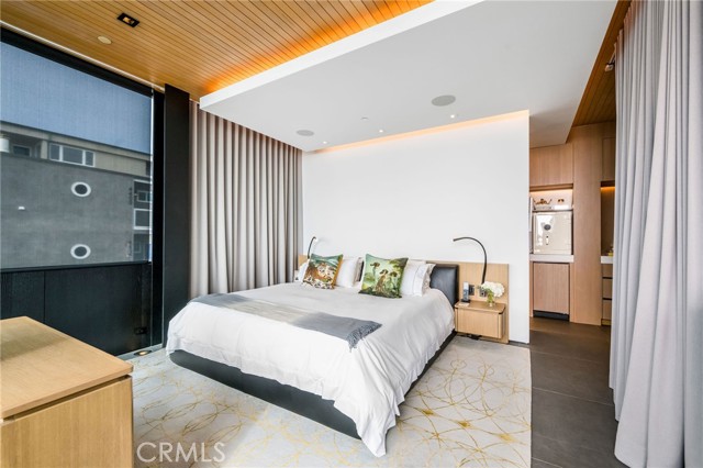 4320 The Strand, Manhattan Beach CA: https://media.crmls.org/medias/1e660762-e2ad-4512-a2b9-46ff29a2d95e.jpg