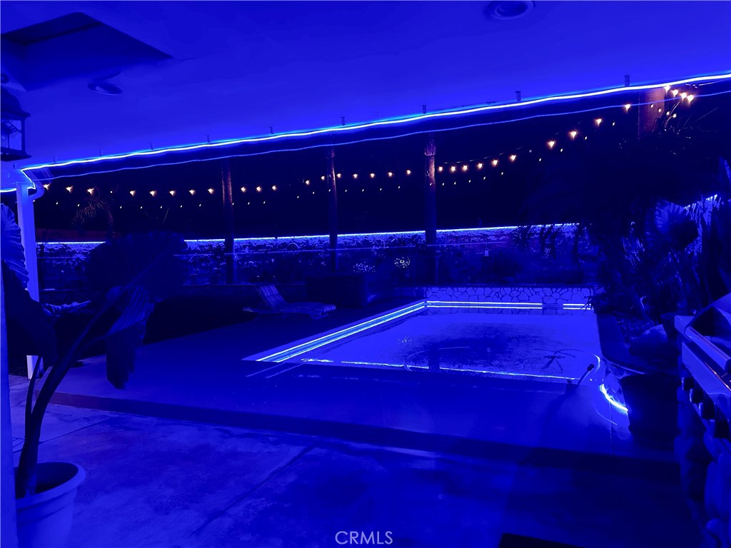 https://media.crmls.org/medias/1e6658a6-29e6-42e1-badd-c56a9fcee8f1.jpg?preset=X-Large