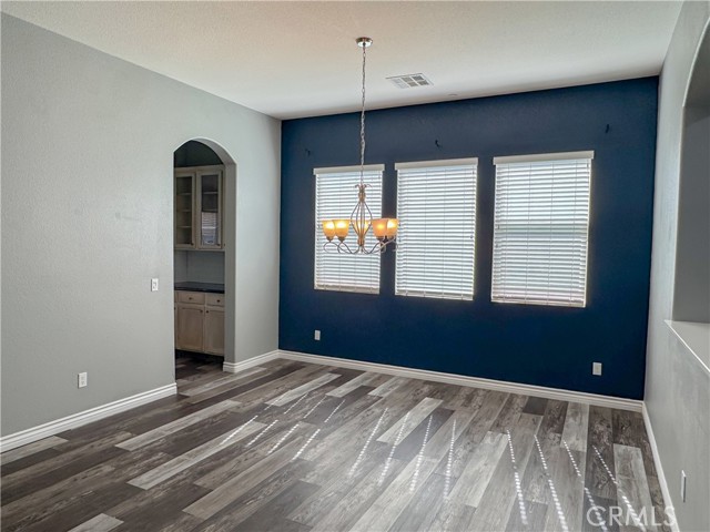 Detail Gallery Image 16 of 56 For 15527 Avanti Dr, Bakersfield,  CA 93314 - 4 Beds | 3/1 Baths