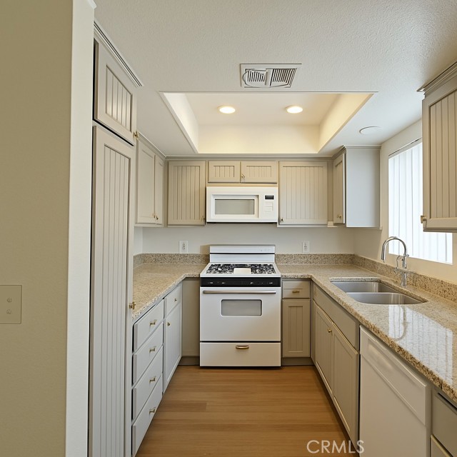 Detail Gallery Image 5 of 11 For 8210 Rancheria Dr, Rancho Cucamonga,  CA 91730 - 3 Beds | 2 Baths