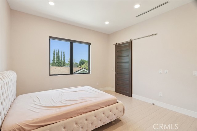 10418 Rubio Avenue, Granada Hills CA: https://media.crmls.org/medias/1e6862d8-bba5-4b4e-9d4f-c723ca5f7b80.jpg