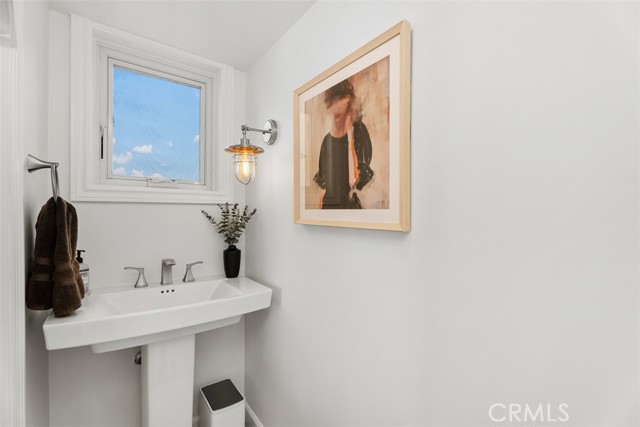 Detail Gallery Image 15 of 41 For 2526 Encina Way, Laguna Beach,  CA 92651 - 3 Beds | 3/1 Baths