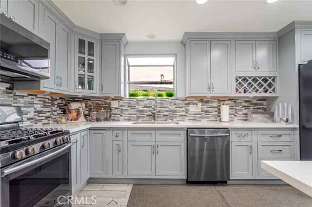 Detail Gallery Image 19 of 50 For 17242 Horace St, Granada Hills,  CA 91344 - 4 Beds | 4 Baths