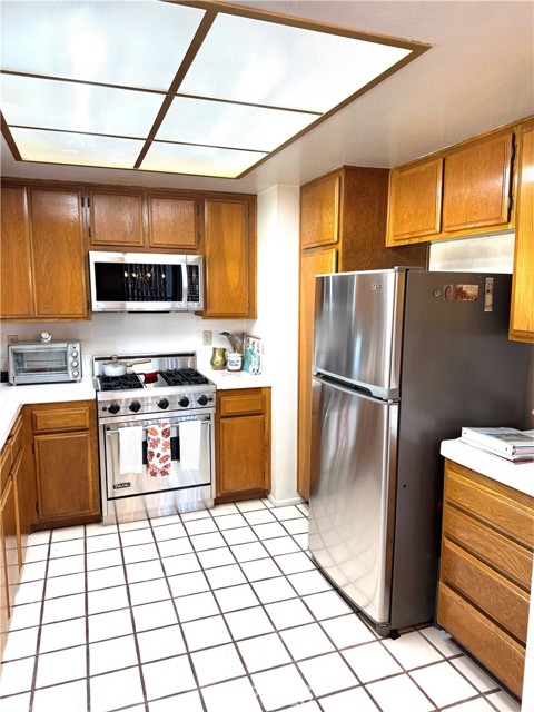 Detail Gallery Image 8 of 39 For 13210 Avenida Santa Tecla 707a,  La Mirada,  CA 90638 - 3 Beds | 2 Baths