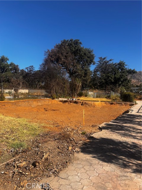 1201 E Altadena Drive, Altadena CA: https://media.crmls.org/medias/1e6b91f6-98db-4dbc-8f76-02eb73e494e8.jpg