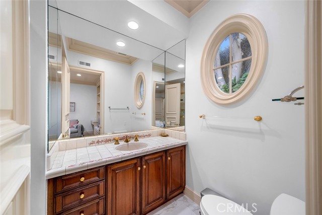 Detail Gallery Image 34 of 46 For 121 Emerald Bay, Laguna Beach,  CA 92651 - 5 Beds | 4/1 Baths