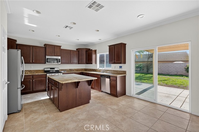 Detail Gallery Image 5 of 14 For 14937 Edgewood, Corona,  CA 92880 - 3 Beds | 2/1 Baths