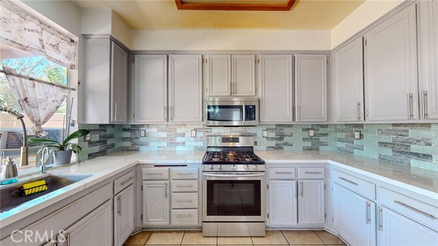 Detail Gallery Image 12 of 37 For 5636 Pheasant Dr, Fontana,  CA 92336 - 4 Beds | 2/1 Baths