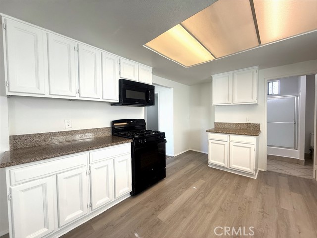 Detail Gallery Image 11 of 17 For 10358 Eldora Ave, Sunland,  CA 91040 - 2 Beds | 2 Baths