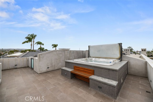 8 Beacon Bay, Newport Beach CA: https://media.crmls.org/medias/1e6ee2bd-0781-4a63-b1ac-eea50a3e0c64.jpg