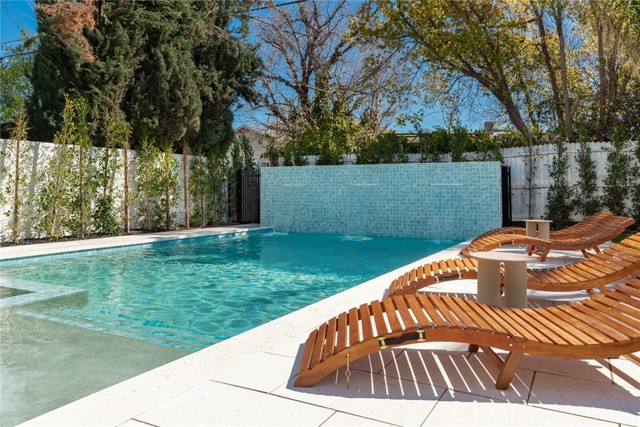 22640 Clarendon Street, Woodland Hills CA: https://media.crmls.org/medias/1e6f7328-61f9-4db0-a25e-89645591a0fe.jpg