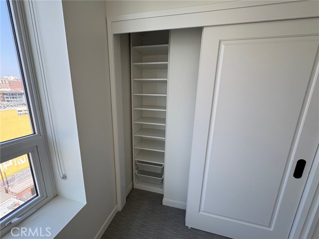 1050 S Grand Avenue, Los Angeles CA: https://media.crmls.org/medias/1e6fa859-dcff-432b-a313-dc85f64153f9.jpg