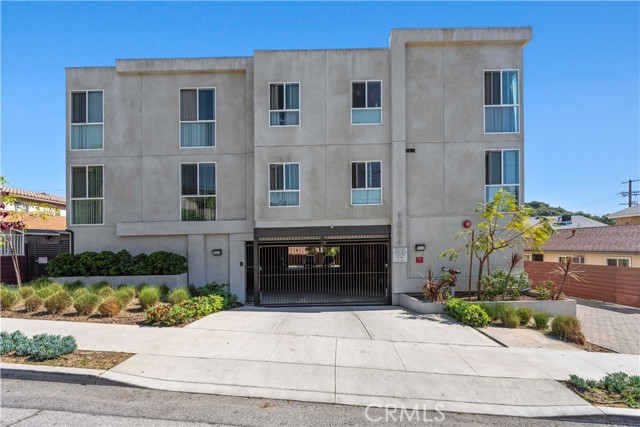 7064 Greeley St, Tujunga CA: https://media.crmls.org/medias/1e709558-ad07-4201-914f-7c22933cdbed.jpg