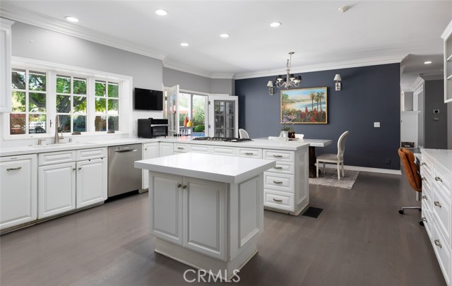 10762 Meads, Orange CA: https://media.crmls.org/medias/1e70c8bb-654a-4bbb-8874-e6c9d0ea44cf.jpg