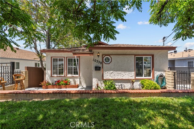Detail Gallery Image 1 of 19 For 10339 Fernglen Ave, Tujunga,  CA 91042 - 2 Beds | 1 Baths