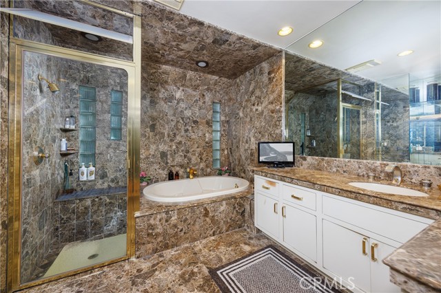 Detail Gallery Image 12 of 38 For 2072 Coldwater Canyon, Beverly Hills,  CA 90210 - 4 Beds | 4/1 Baths