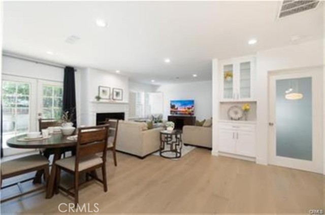 5840 White Oak Avenue, Encino CA: https://media.crmls.org/medias/1e75395b-753a-4f8a-96fb-f57a88a5cbd1.jpg
