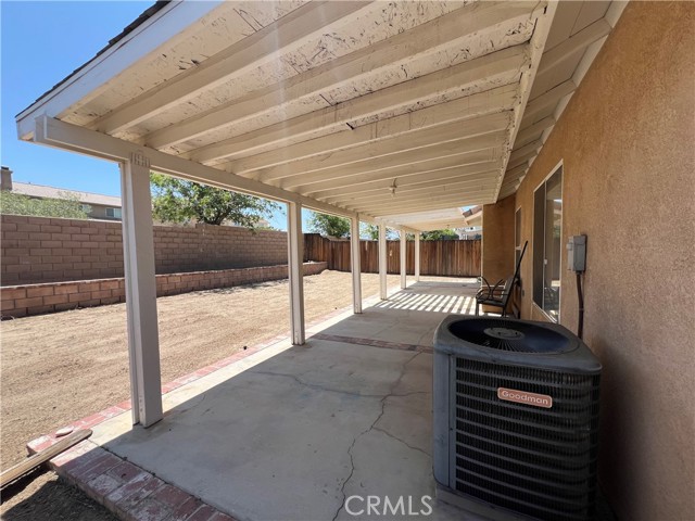 13633 Bentwood Street, Hesperia CA: https://media.crmls.org/medias/1e75b587-39a8-4eda-9ce5-0f8da521d284.jpg