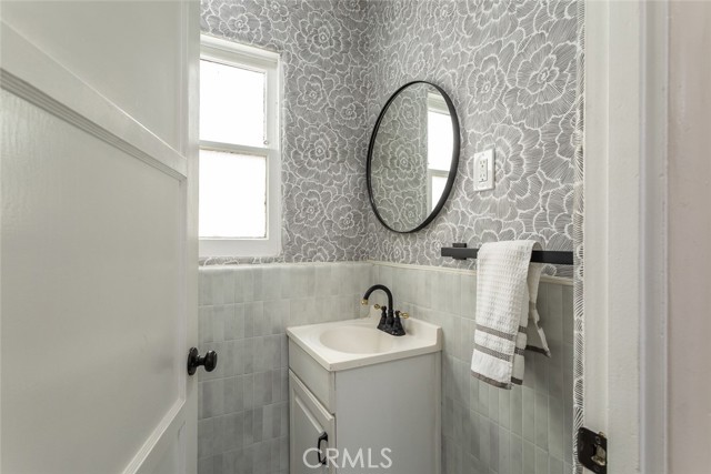 130 Claremont Avenue, Long Beach CA: https://media.crmls.org/medias/1e760ad0-d06c-4fcc-b6a5-cff765cf50d3.jpg