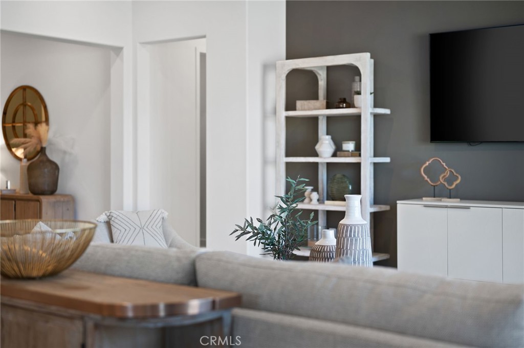 https://media.crmls.org/medias/1e76218c-0ea2-4d14-8d3b-43141511f278.jpg?preset=X-Large