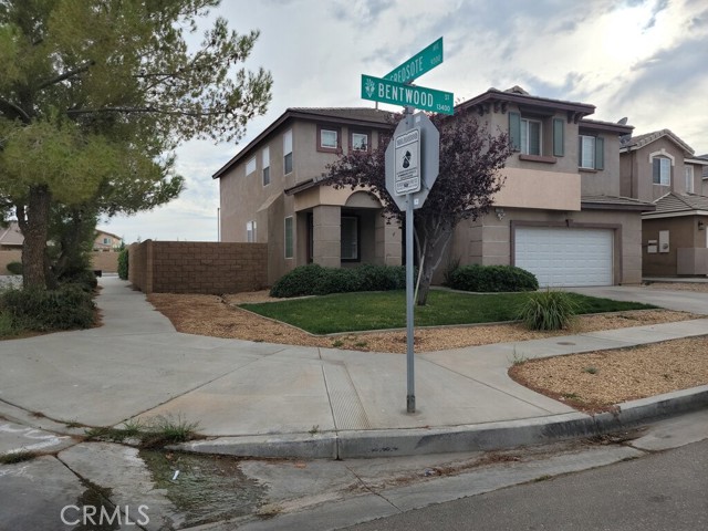 Detail Gallery Image 3 of 40 For 13501 Bentwood St, Hesperia,  CA 92344 - 4 Beds | 3 Baths