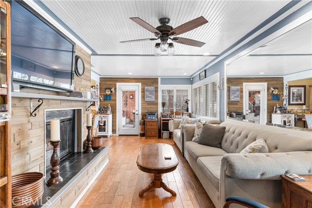 2033 E Duell Street, Glendora CA: https://media.crmls.org/medias/1e787b40-0fc5-471c-b177-280d887b313f.jpg