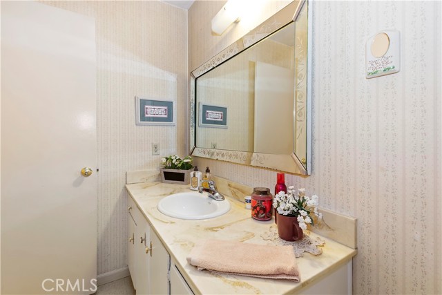 Detail Gallery Image 22 of 32 For 11711 Crystal Ave, Chino,  CA 91710 - 4 Beds | 2 Baths