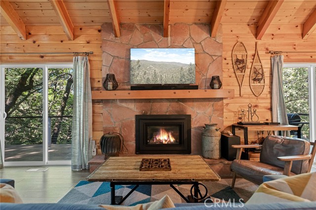 33003 Juniper Lane, Green Valley Lake CA: https://media.crmls.org/medias/1e78efb6-d8cb-4865-91ee-649dbca0cf89.jpg